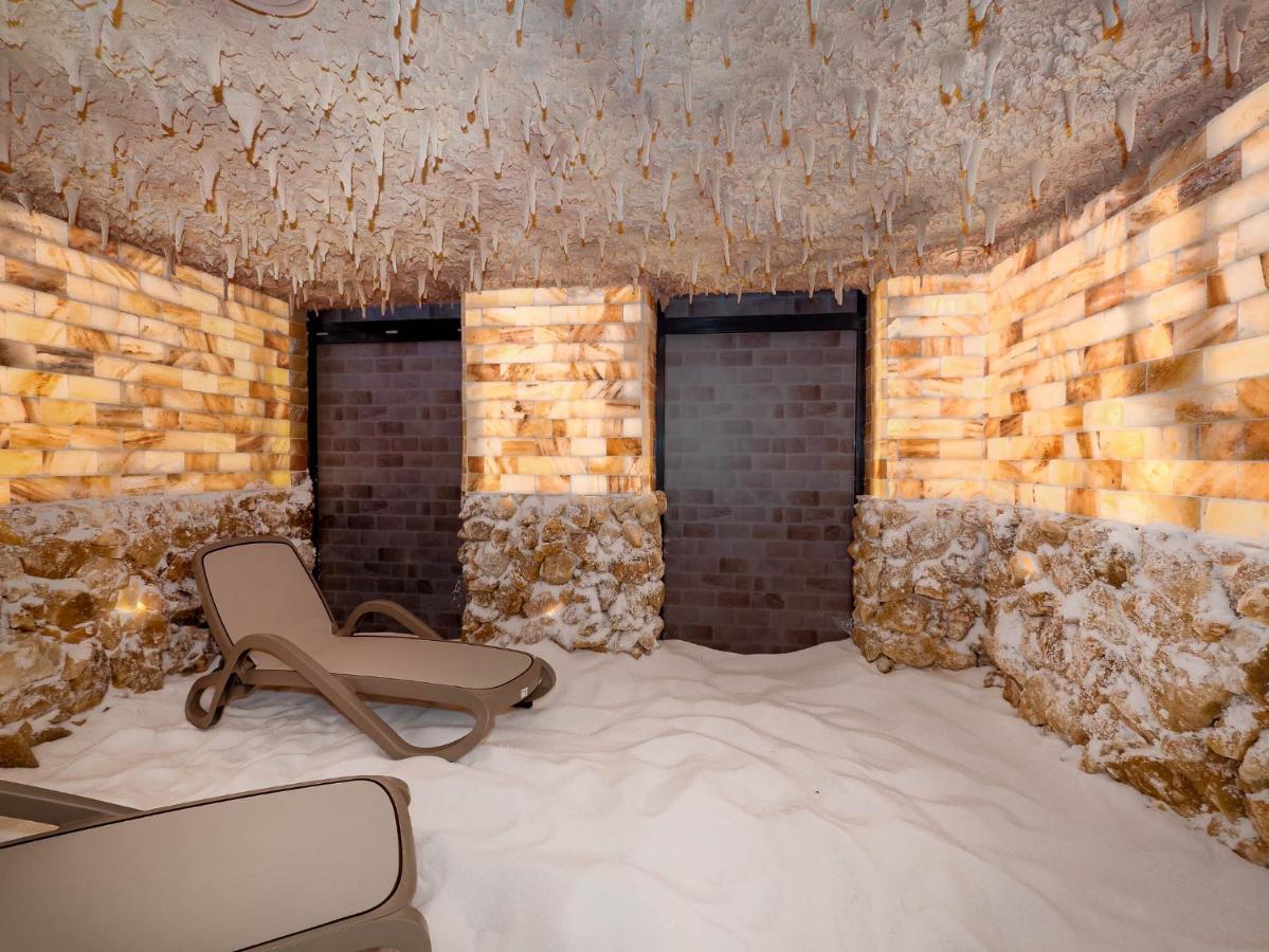 Resort Krol Plaza Spa & Wellness 야로수아비크 외부 사진