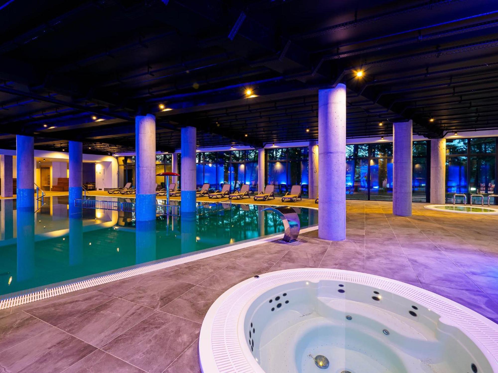 Resort Krol Plaza Spa & Wellness 야로수아비크 외부 사진